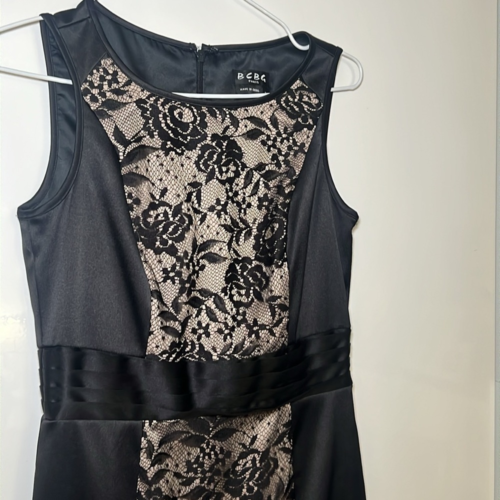 BCBG Paris black lace Sheath Dress Cocktail. Size 2 - Picture 2 of 8